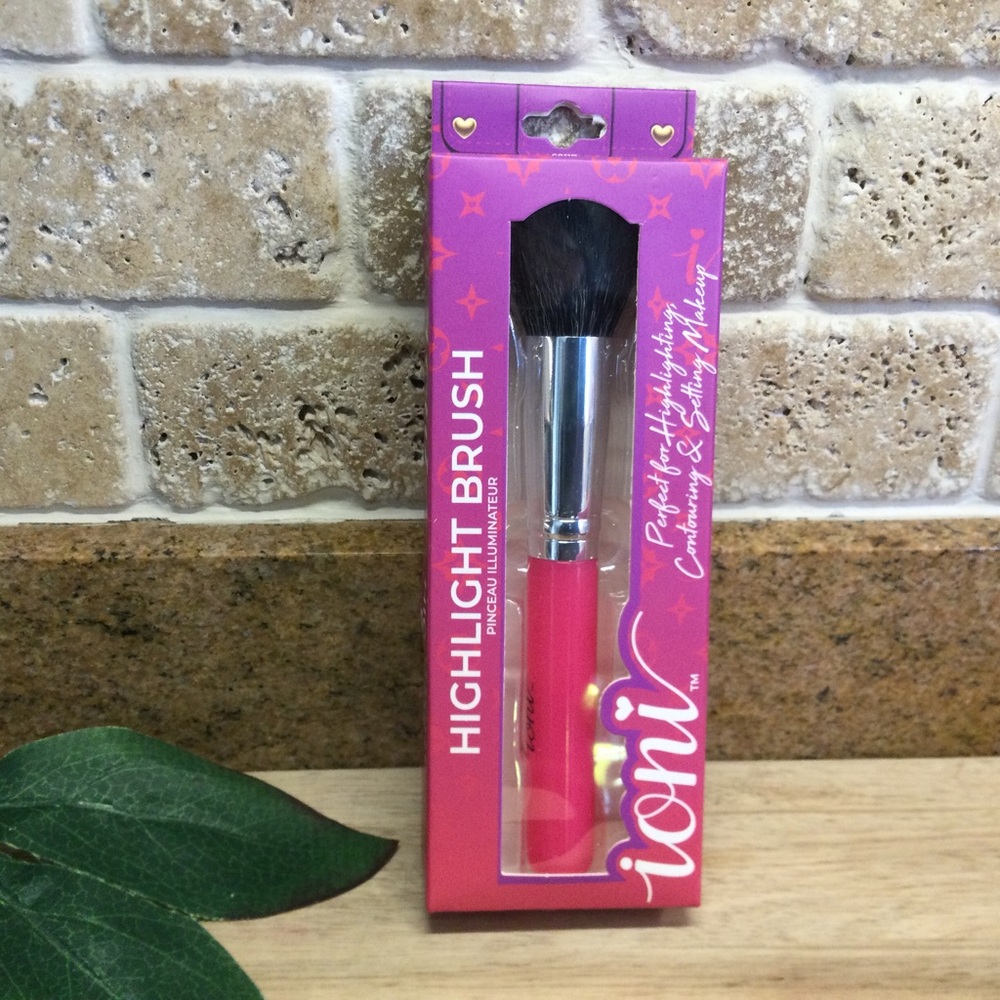3/$20 - New Ioni Highlighter Brush